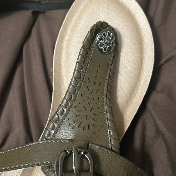 Corkys thong wedges. Brown leather  with front design and silver button - Picture 3 of 7